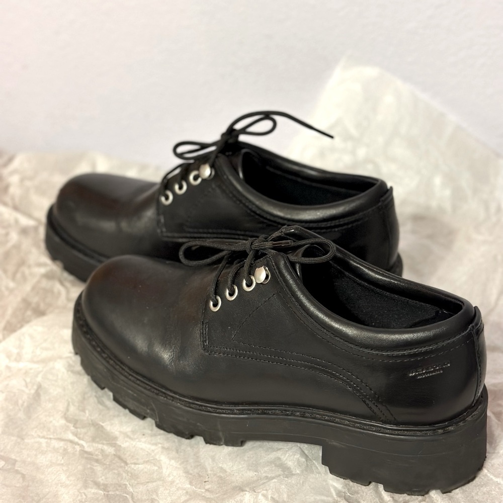 Vagabond leather chunky sole lace up shoes. Black. Size US 9.5. EU 41.